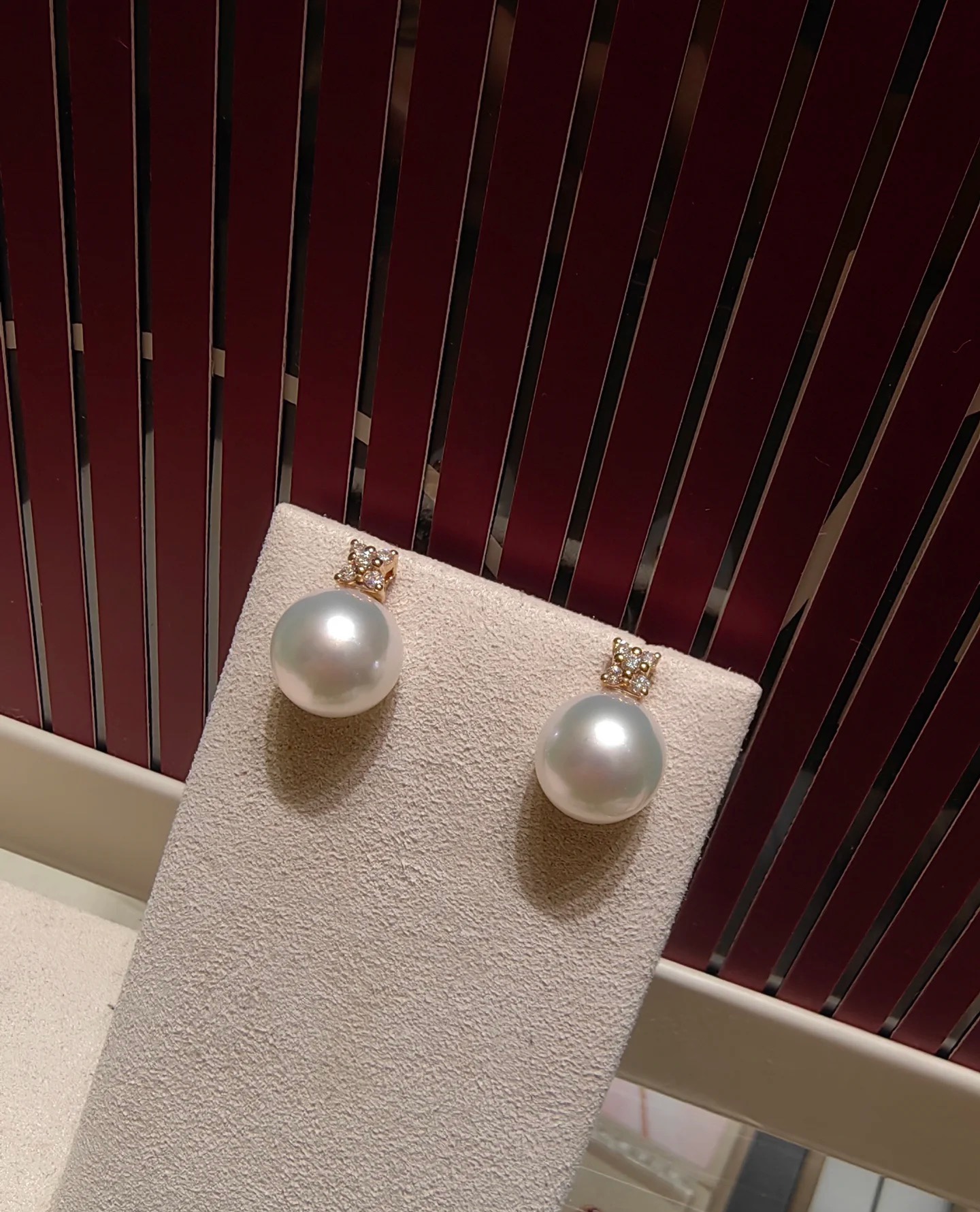 RE19S45 天然真珠のイヤリング、スターリングシルバーのインレイ、四つ葉のクローバーのイヤリング - 画像 (5)