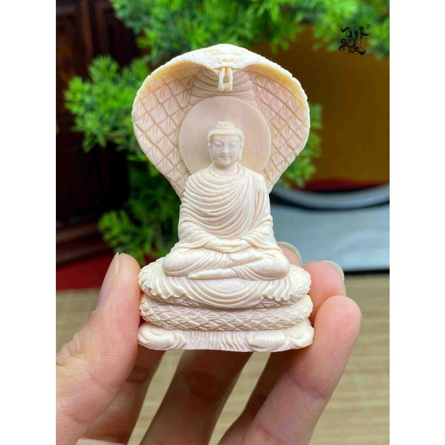 天然マンモス牙美しい手作り彫刻 釈迦牟尼・蛇王が雨を遮る 置物 - 画像 (7)