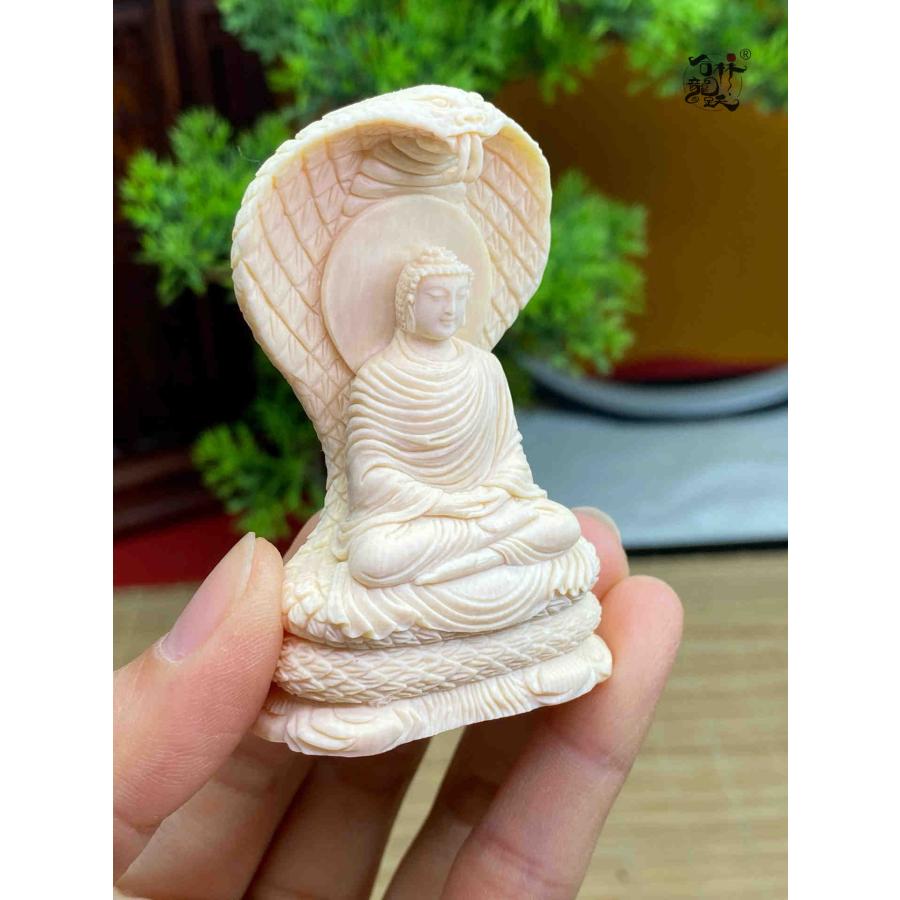 天然マンモス牙美しい手作り彫刻 釈迦牟尼・蛇王が雨を遮る 置物 - 画像 (6)