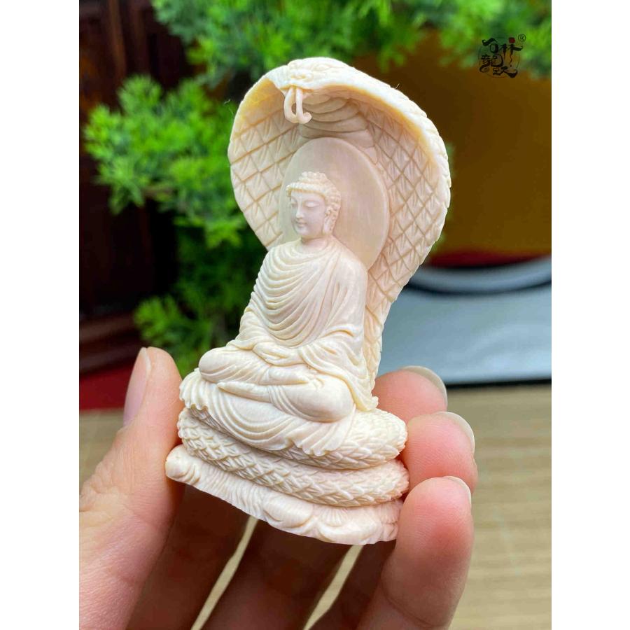 天然マンモス牙美しい手作り彫刻 釈迦牟尼・蛇王が雨を遮る 置物 - 画像 (5)