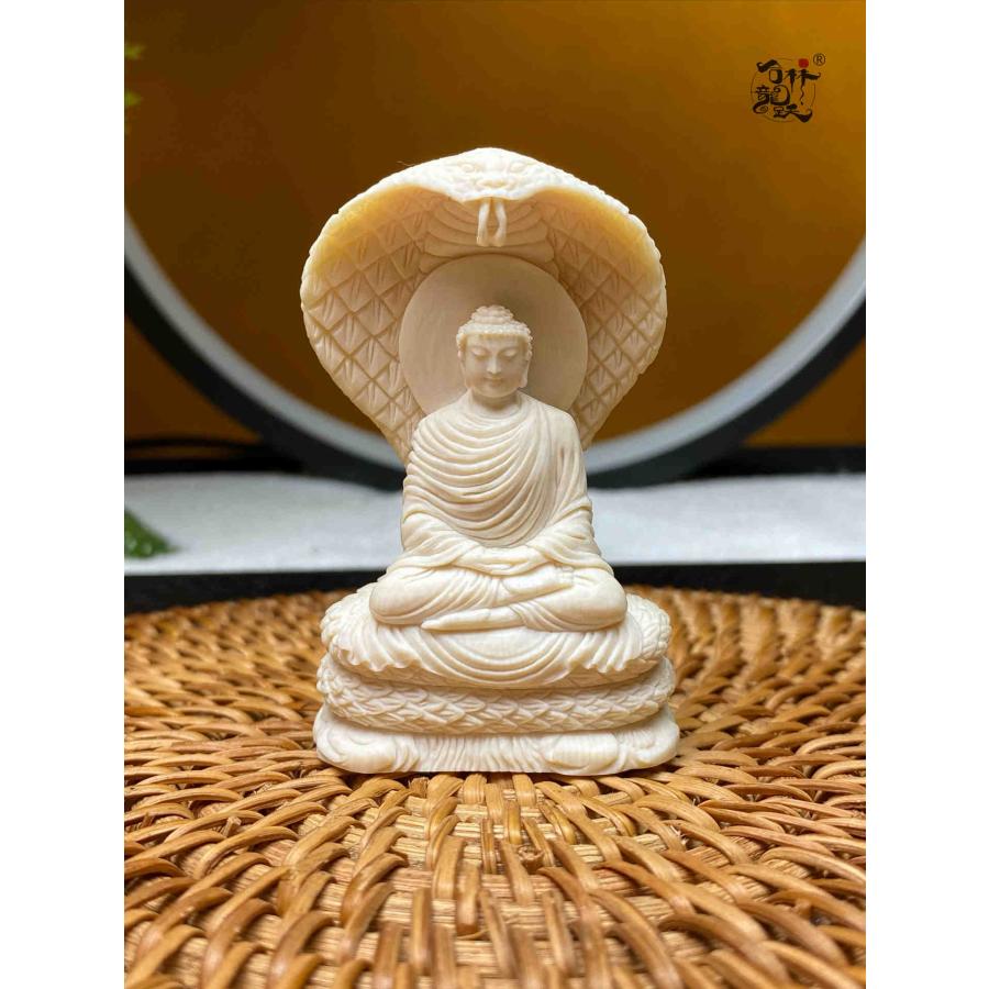 天然マンモス牙美しい手作り彫刻 釈迦牟尼・蛇王が雨を遮る 置物 - 画像 (3)