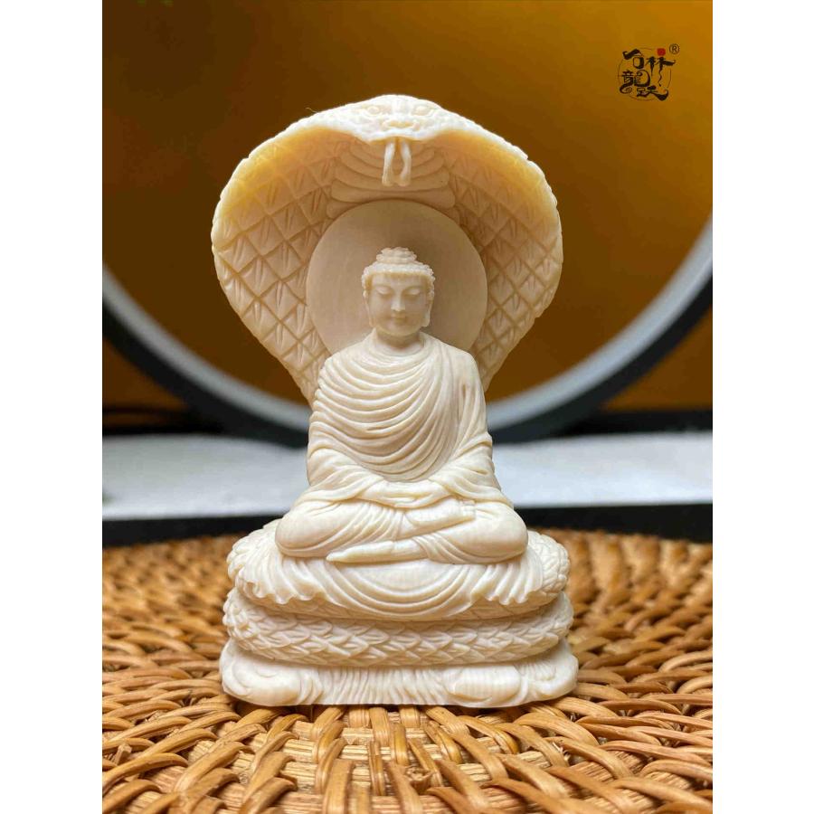 天然マンモス牙美しい手作り彫刻 釈迦牟尼・蛇王が雨を遮る 置物 - 画像 (2)
