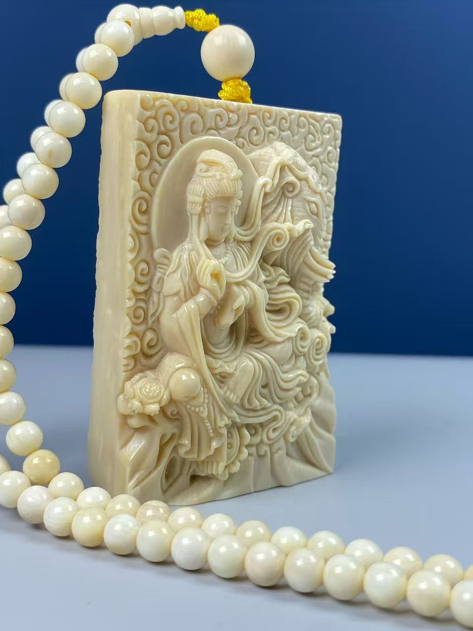 天然マンモス牙美しい手作り彫刻 持蓮観音 ネックレス - 画像 (6)