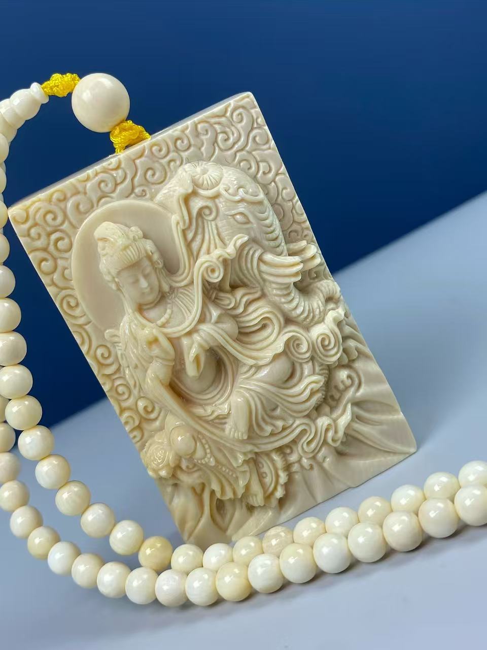 天然マンモス牙美しい手作り彫刻 持蓮観音 ネックレス - 画像 (4)