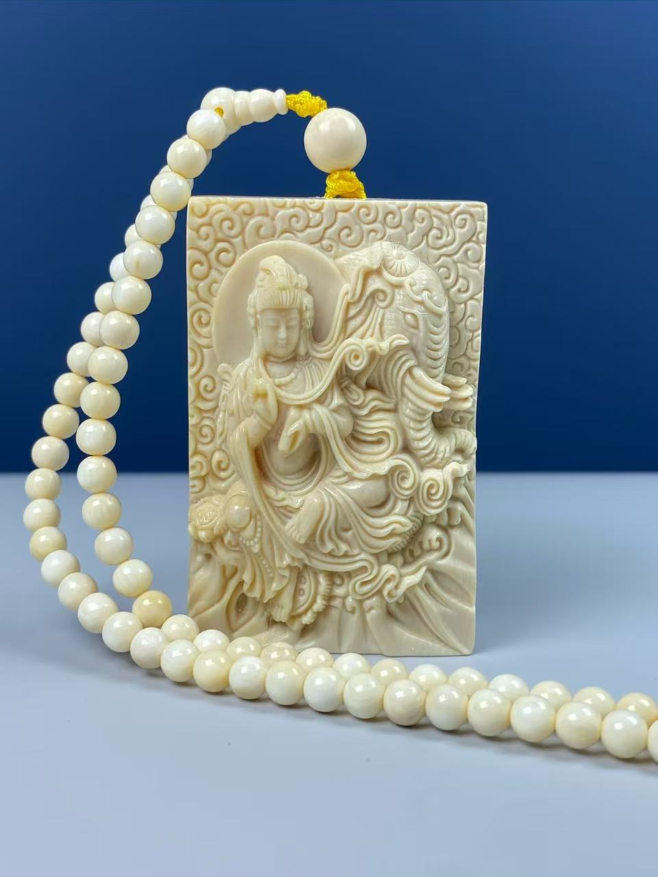 天然マンモス牙美しい手作り彫刻 持蓮観音 ネックレス - 画像 (3)