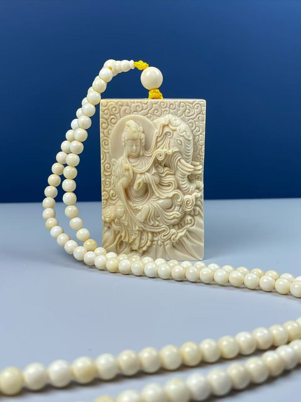 天然マンモス牙美しい手作り彫刻 持蓮観音 ネックレス - 画像 (2)