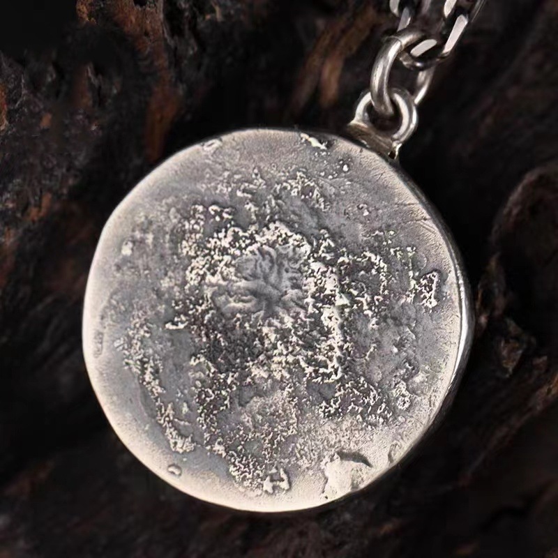 ヴィンテージシルバージュエリー、ゴースト戦士キリングペンダント、手作りオリジナルデザイン、タイシルバーアーマーペンダント - 画像 (4)