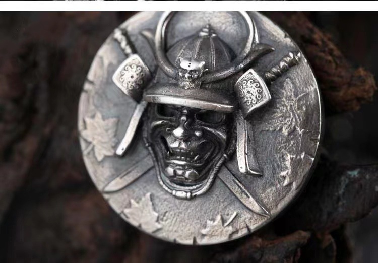 ヴィンテージシルバージュエリー、ゴースト戦士キリングペンダント、手作りオリジナルデザイン、タイシルバーアーマーペンダント - 画像 (2)